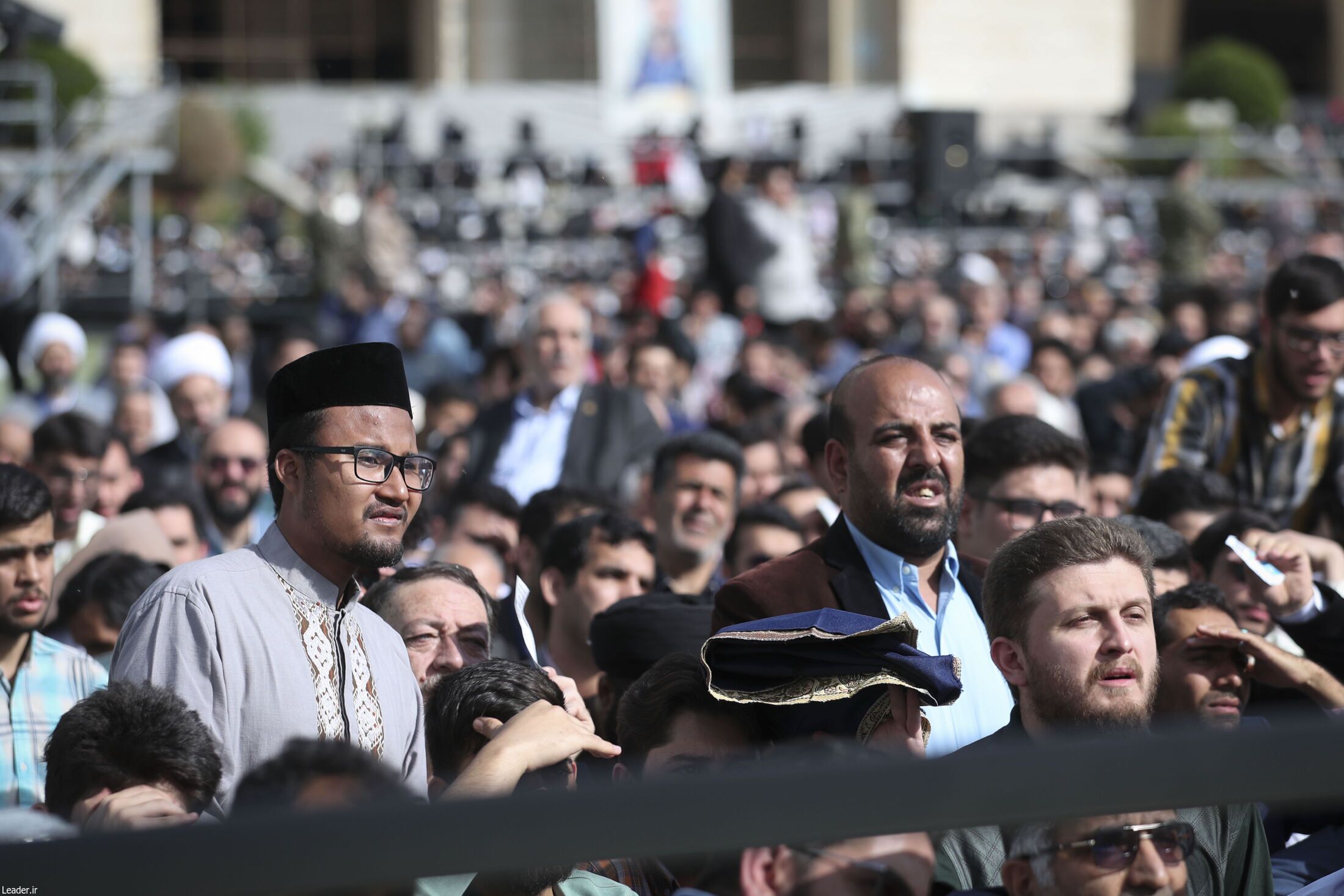 رهبر انقلاب: مسئولان بر حل مسائل اصلی کشور تمرکز کنند| مردم و مسئولان از حواشی بپرهیزند| دشمن مخالف اتحاد مردم است+ فیلم رهبر انقلاب: مسئولان بر حل مسائل اصلی کشور تمرکز کنند| مردم و مسئولان از حواشی بپرهیزند| دشمن مخالف اتحاد مردم است+ فیلم