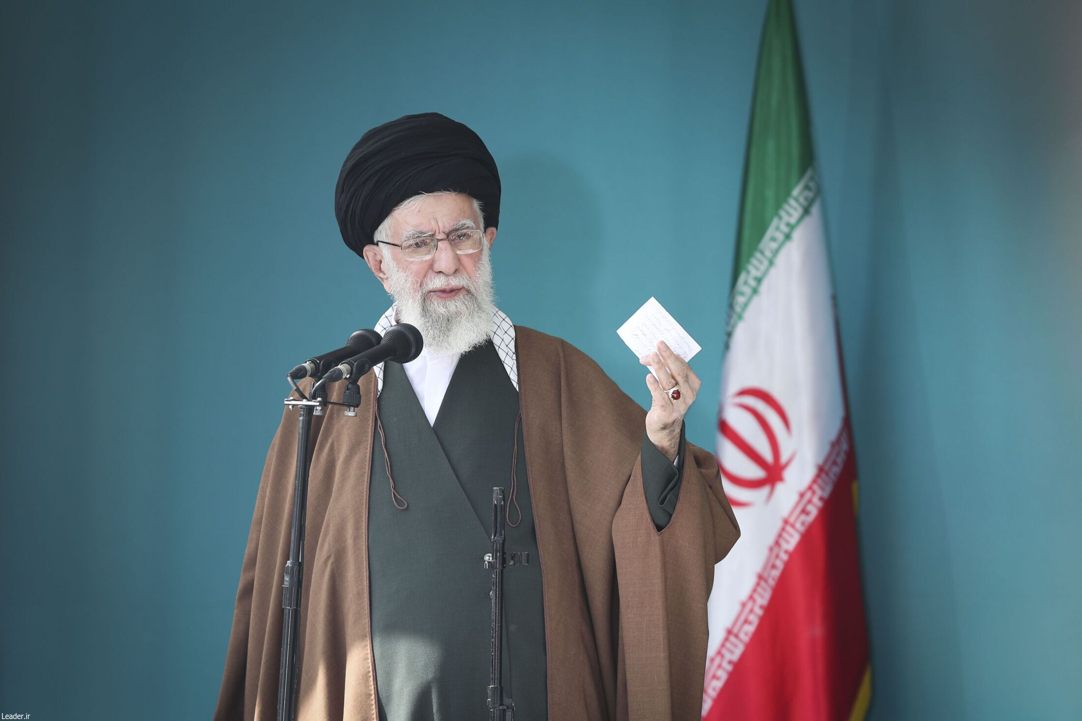 رهبر انقلاب: مسئولان بر حل مسائل اصلی کشور تمرکز کنند| مردم و مسئولان از حواشی بپرهیزند| دشمن مخالف اتحاد مردم است+ فیلم رهبر انقلاب: مسئولان بر حل مسائل اصلی کشور تمرکز کنند| مردم و مسئولان از حواشی بپرهیزند| دشمن مخالف اتحاد مردم است+ فیلم