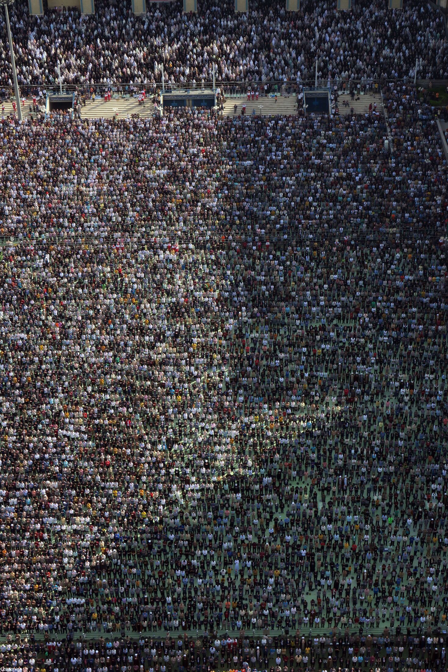 اقامه نماز عید سعید فطر به امامت رهبر انقلاب در مصلی تهران+ فیلم و عکس اقامه نماز عید سعید فطر به امامت رهبر انقلاب در مصلی تهران+ فیلم و عکس