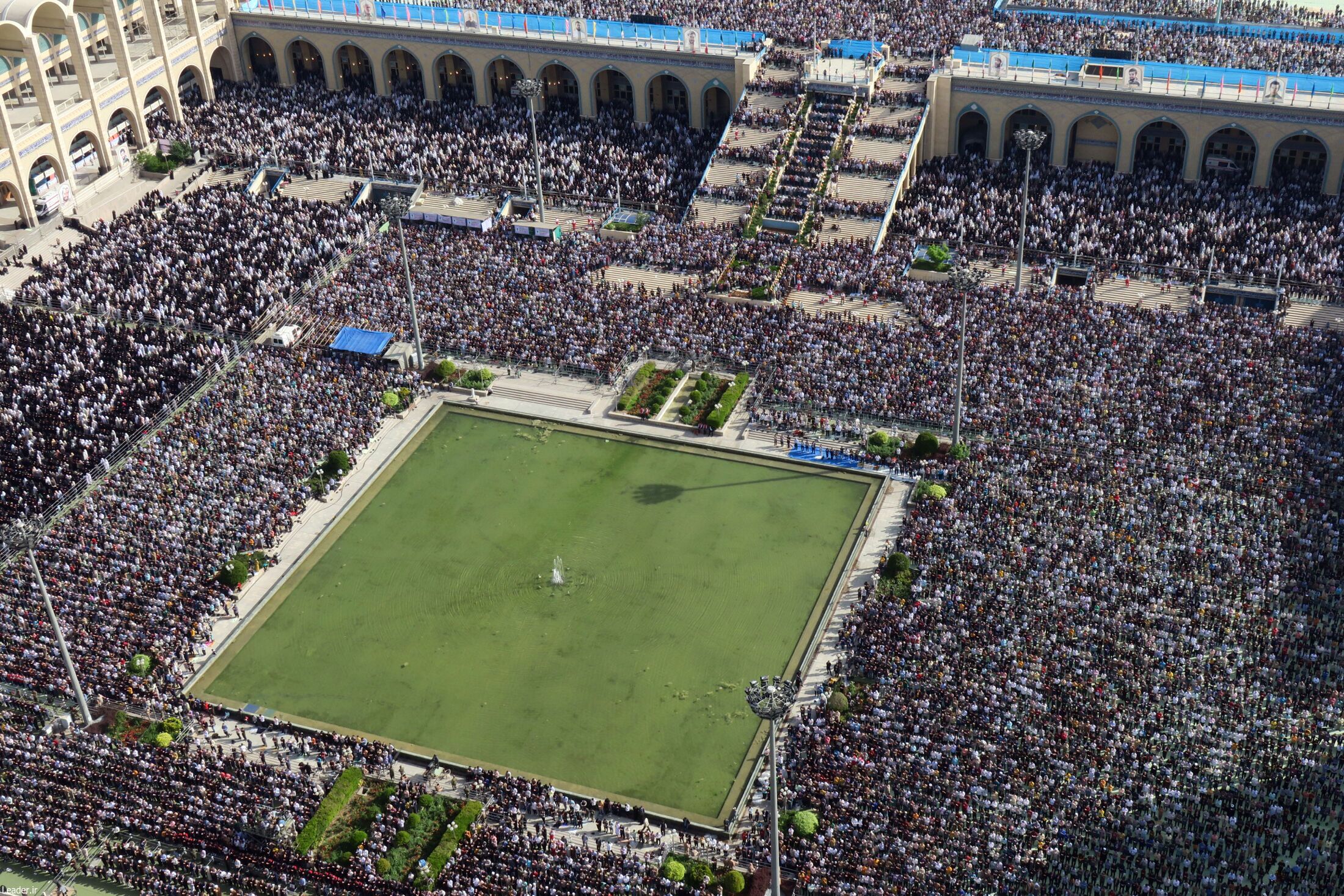 اقامه نماز عید سعید فطر به امامت رهبر انقلاب در مصلی تهران+ فیلم و عکس اقامه نماز عید سعید فطر به امامت رهبر انقلاب در مصلی تهران+ فیلم و عکس