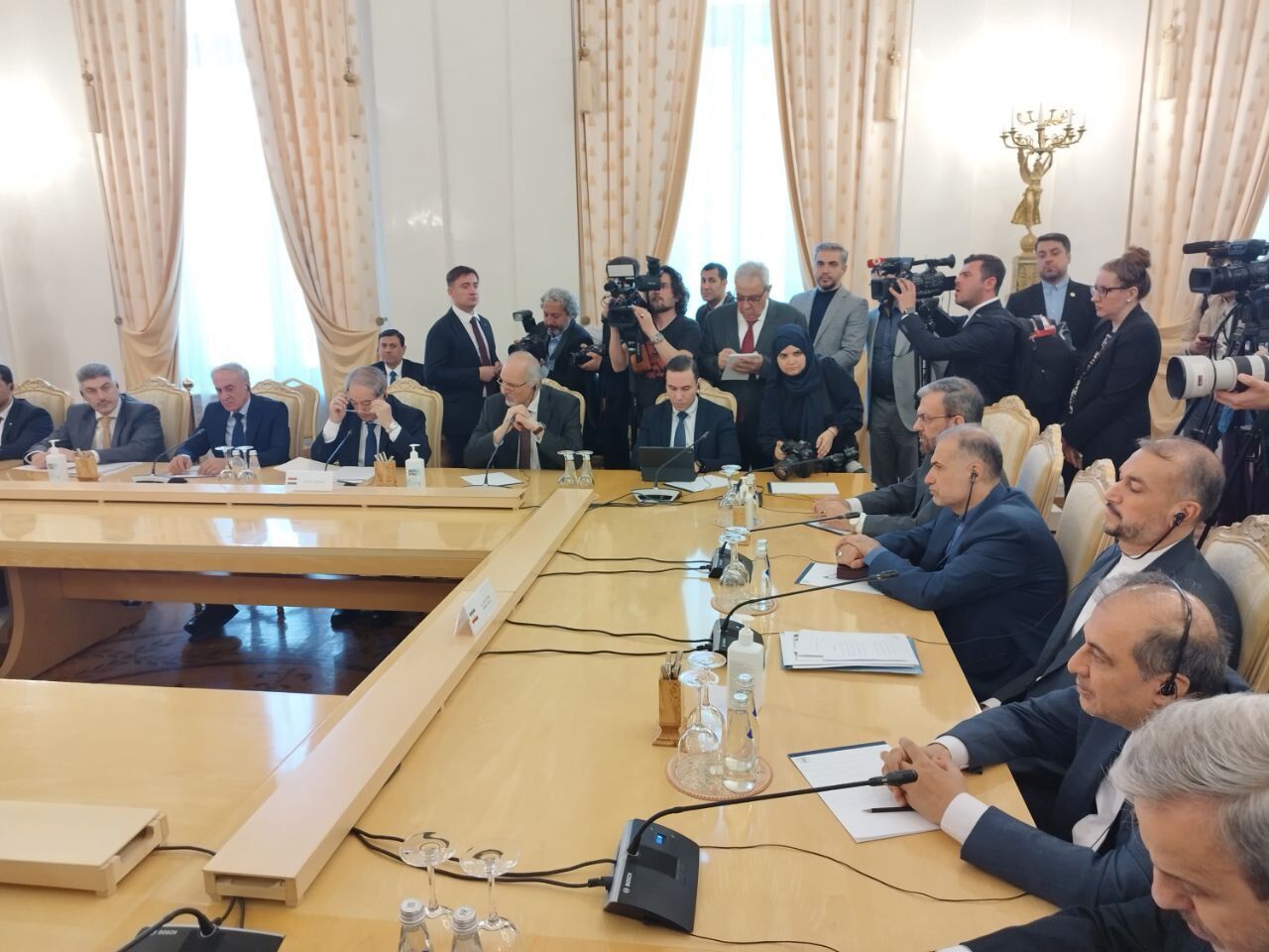 آغاز بهکار نشست چهارجانبه وزرای خارجه ایران، ترکیه، سوریه و روسیه در مسکو+ فیلم و عکس آغاز بهکار نشست چهارجانبه وزرای خارجه ایران، ترکیه، سوریه و روسیه در مسکو+ فیلم و عکس