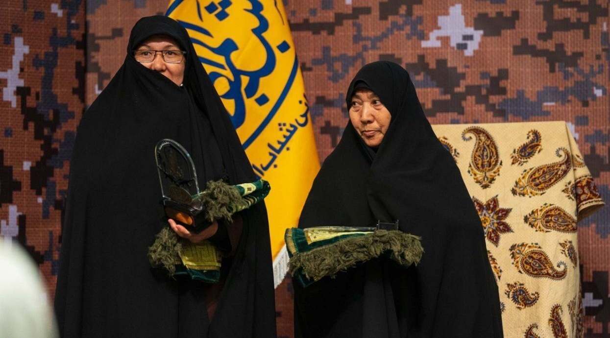 تکریم مجاهدتهای لشکر فاطمیون با حضور نمایندگان ۷۰ کشور دنیا+ عکس تکریم مجاهدتهای لشکر فاطمیون با حضور نمایندگان ۷۰ کشور دنیا+ عکس