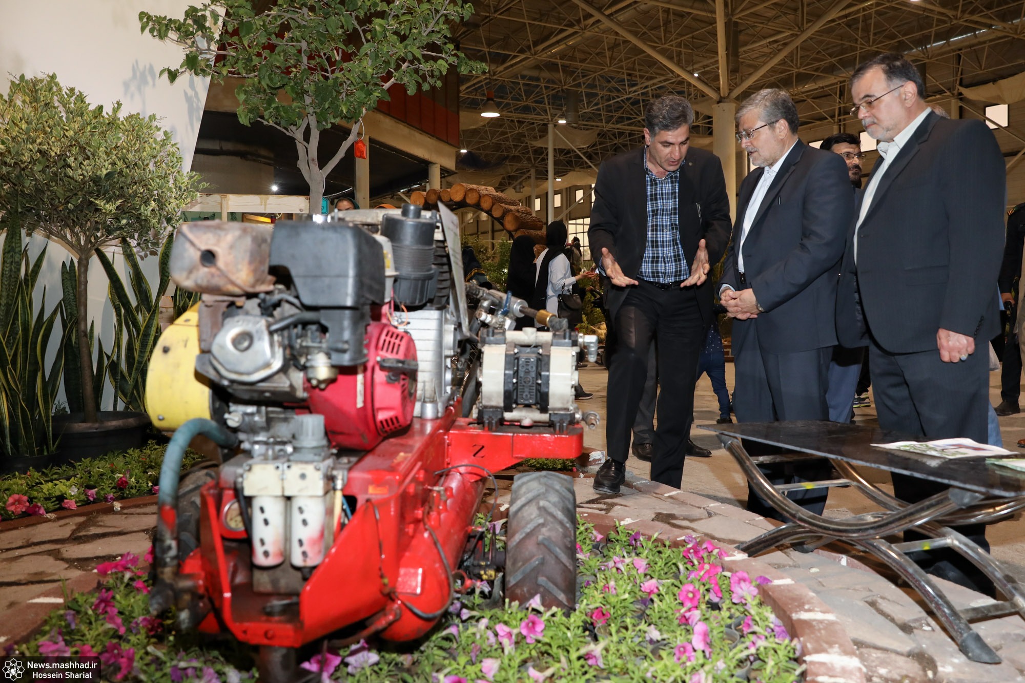 بازدید شهردار مشهد مقدس از نمایشگاه گل و گیاه مشهد + تصاویر