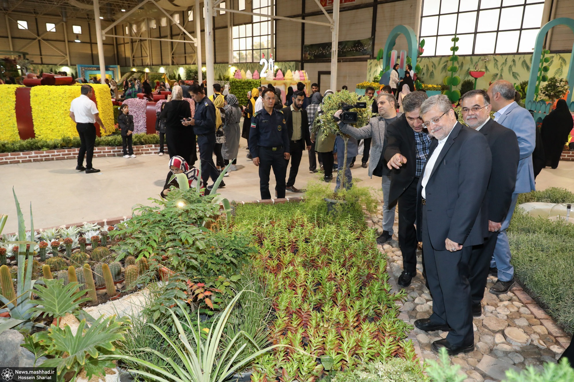 بازدید شهردار مشهد مقدس از نمایشگاه گل و گیاه مشهد + تصاویر