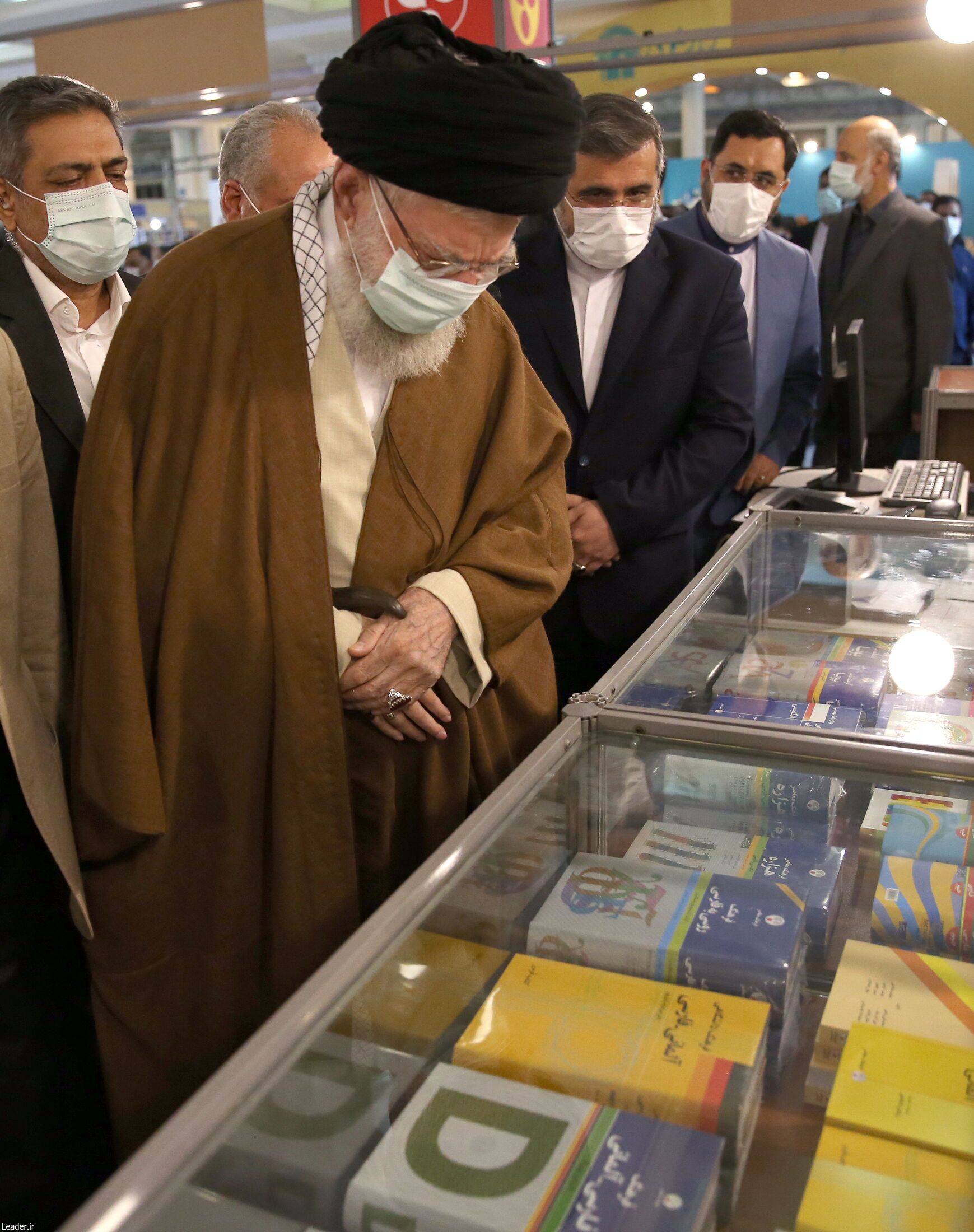 رهبر انقلاب از نمایشگاه کتاب تهران بازدید کردند+ عکس رهبر انقلاب از نمایشگاه کتاب تهران بازدید کردند+ عکس