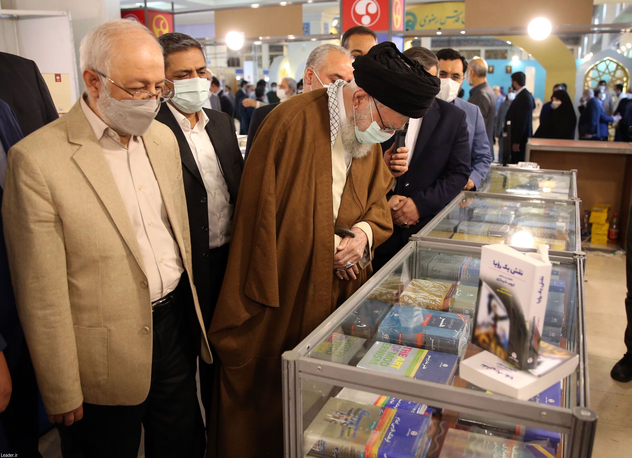 رهبر انقلاب از نمایشگاه کتاب تهران بازدید کردند+ عکس رهبر انقلاب از نمایشگاه کتاب تهران بازدید کردند+ عکس