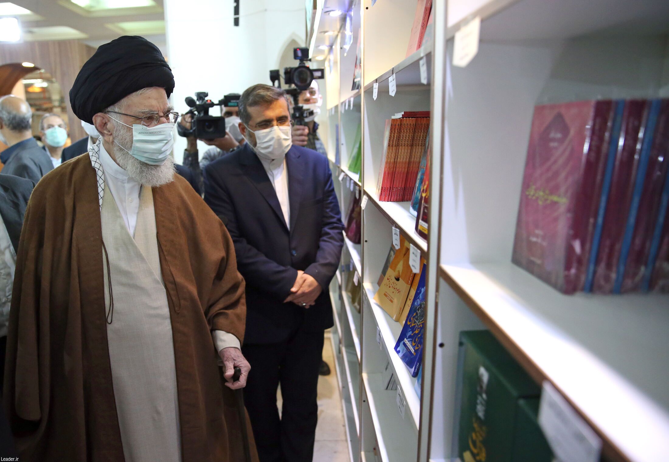 رهبر انقلاب از نمایشگاه کتاب تهران بازدید کردند+ عکس رهبر انقلاب از نمایشگاه کتاب تهران بازدید کردند+ عکس