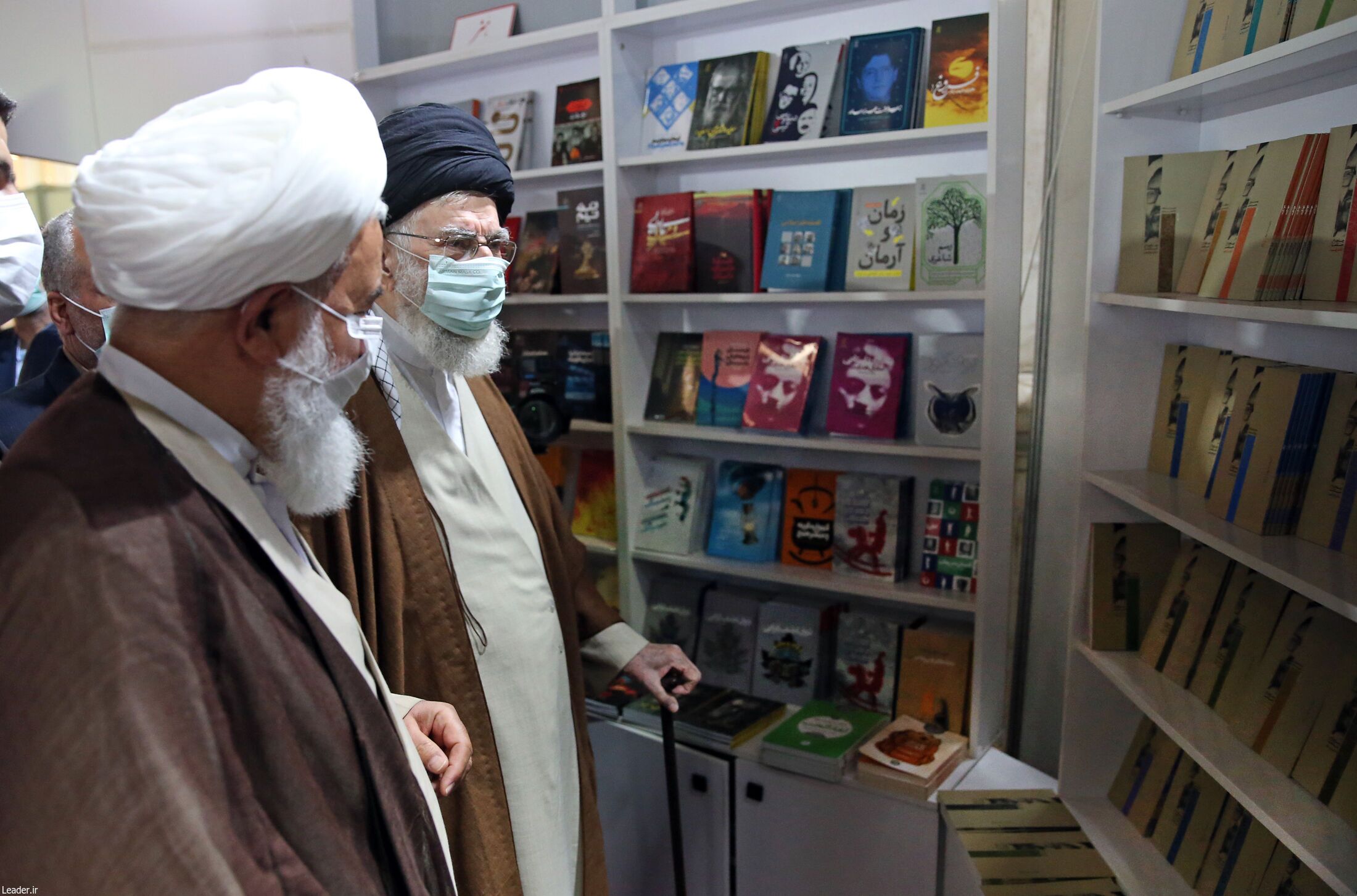 رهبر انقلاب از نمایشگاه کتاب تهران بازدید کردند+ عکس رهبر انقلاب از نمایشگاه کتاب تهران بازدید کردند+ عکس