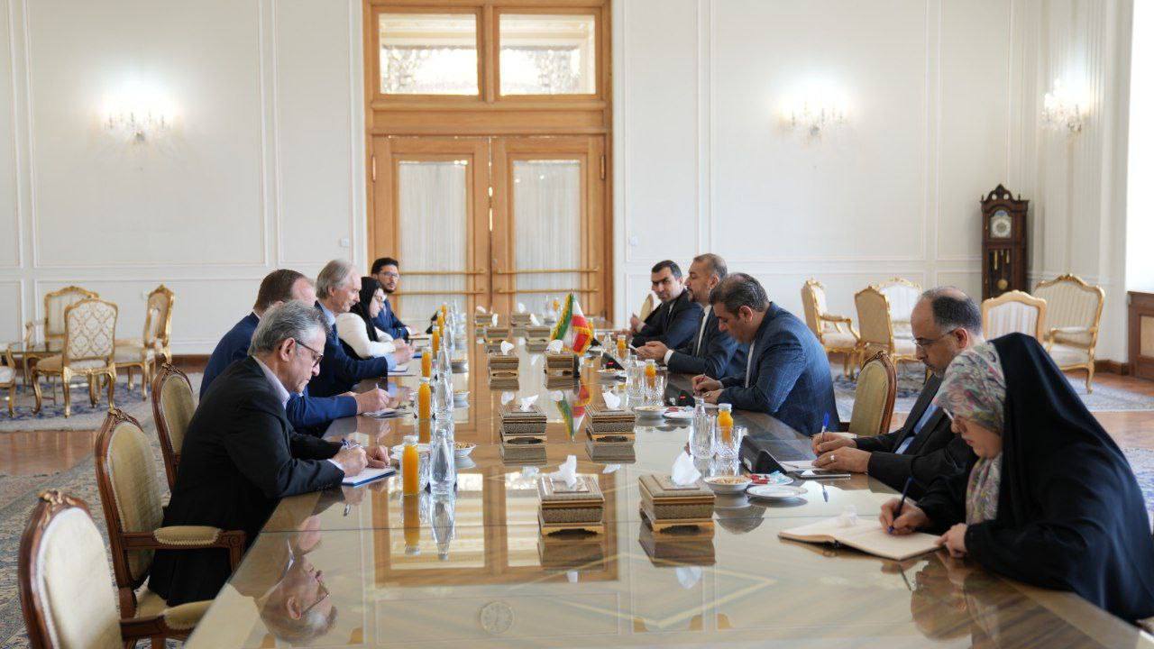 نماینده سازمان ملل در امور سوریه با امیرعبداللهیان دیدار کرد+ فیلم و عکس نماینده سازمان ملل در امور سوریه با امیرعبداللهیان دیدار کرد+ فیلم و عکس