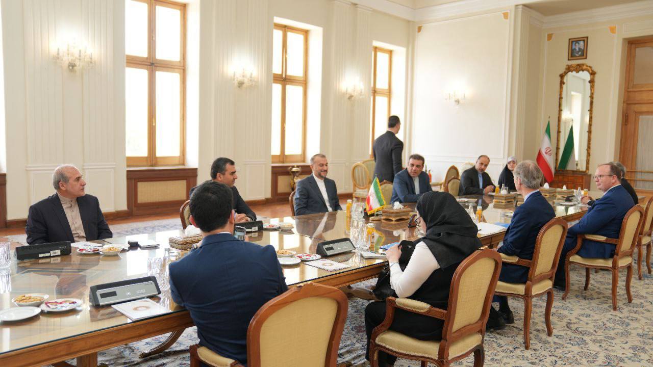 نماینده سازمان ملل در امور سوریه با امیرعبداللهیان دیدار کرد+ فیلم و عکس نماینده سازمان ملل در امور سوریه با امیرعبداللهیان دیدار کرد+ فیلم و عکس