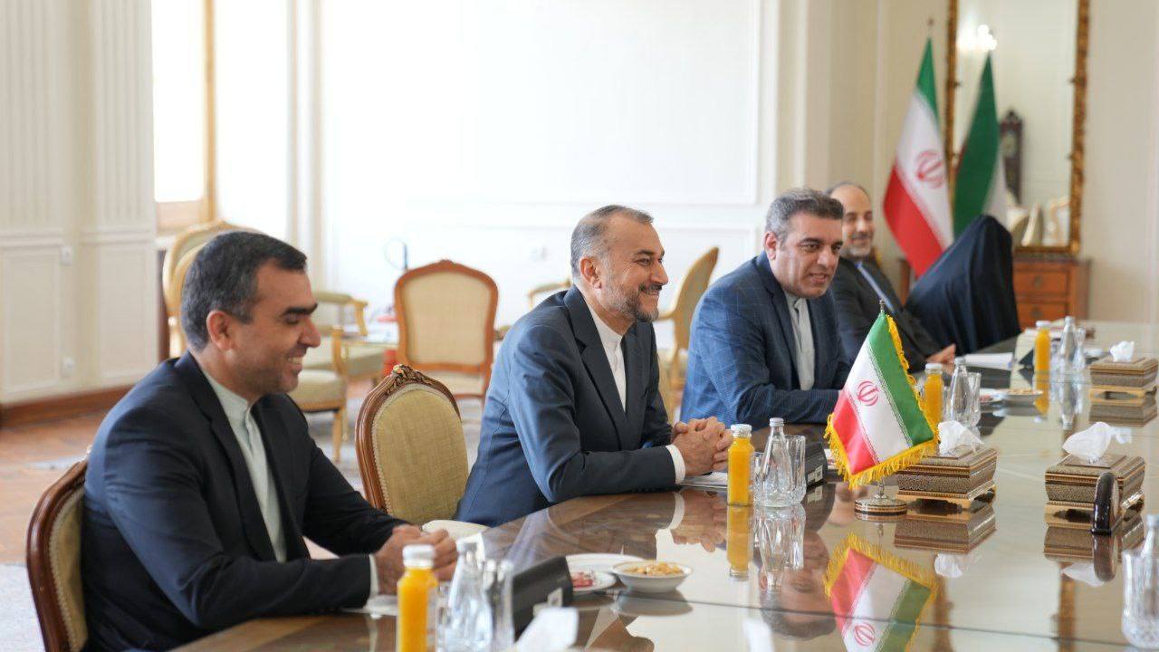 نماینده سازمان ملل در امور سوریه با امیرعبداللهیان دیدار کرد+ فیلم و عکس نماینده سازمان ملل در امور سوریه با امیرعبداللهیان دیدار کرد+ فیلم و عکس