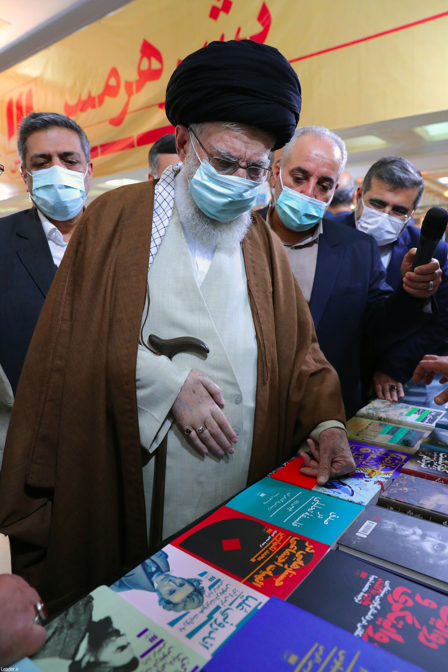 رهبر انقلاب از نمایشگاه کتاب تهران بازدید کردند+ فیلم و عکس رهبر انقلاب از نمایشگاه کتاب تهران بازدید کردند+ فیلم و عکس
