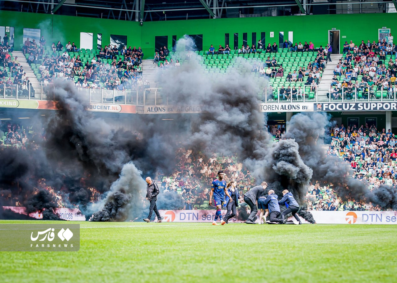 تماشاگرانِ عصبانی بازی آژاکس را به‌ هم زدند + فیلم و تصاویر