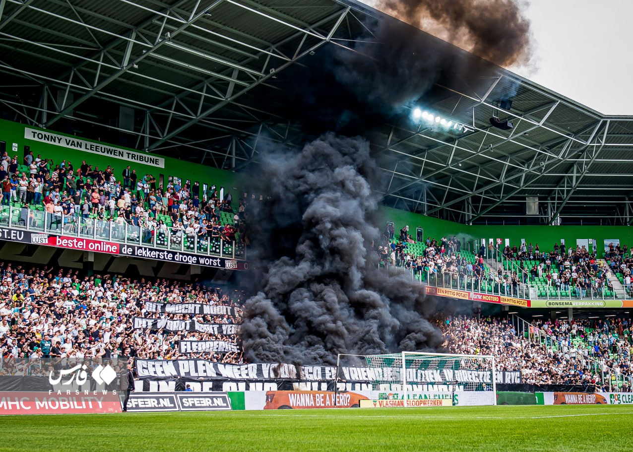 تماشاگرانِ عصبانی بازی آژاکس را به‌ هم زدند + فیلم و تصاویر