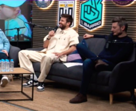 تعجب پیکه از نام باشگاه تراکتور + فیلم و عکس تعجب پیکه از نام باشگاه تراکتور + فیلم و عکس