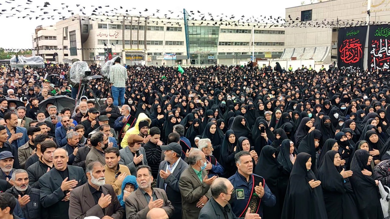 آغاز اجتماع عظیم صادقیون در میدان شهدای مشهدمقدس + فیلم و تصاویر آغاز اجتماع عظیم صادقیون در میدان شهدای مشهدمقدس + فیلم و تصاویر