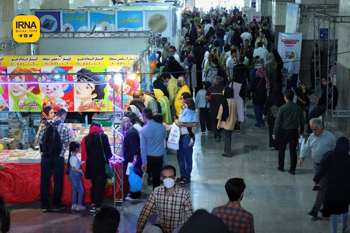 شلوغ‌ترین روز نمایشگاه کتاب تهران + تصاویر (۲۶ اردیبهشت ۱۴۰۲)
