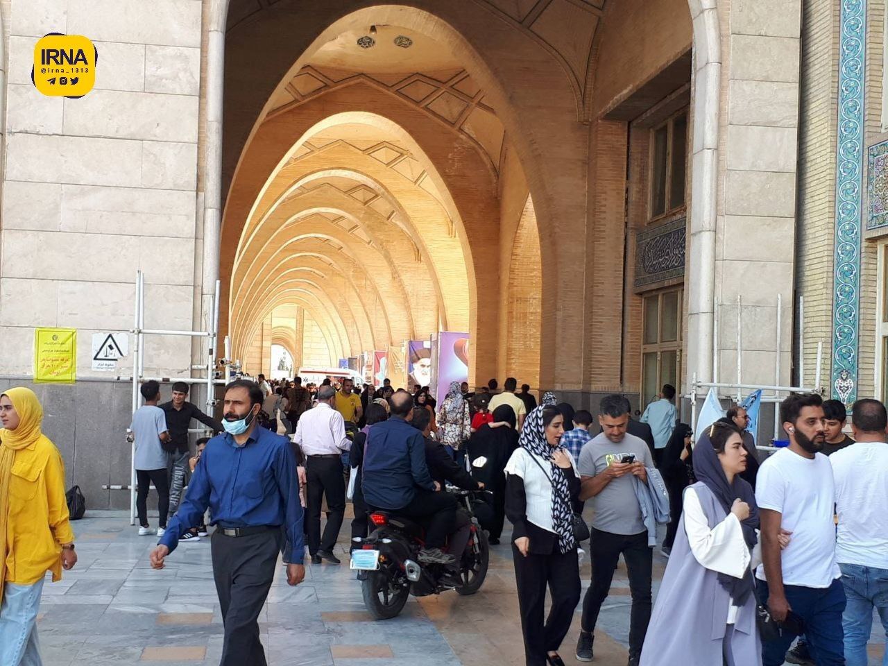 شلوغ‌ترین روز نمایشگاه کتاب تهران + تصاویر (۲۶ اردیبهشت ۱۴۰۲)