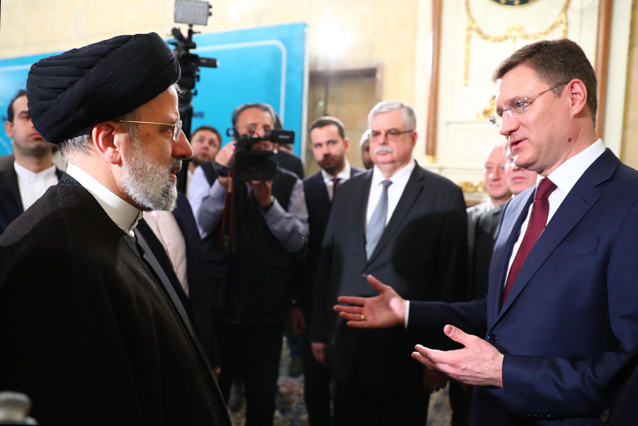 امضای توافقنامه احداث خط ریلی رشت-آستارا با حضور ویدئو کنفرانسی رئیسی و پوتین+ فیلم و عکس امضای توافقنامه احداث خط ریلی رشت-آستارا با حضور ویدئو کنفرانسی رئیسی و پوتین+ فیلم و عکس