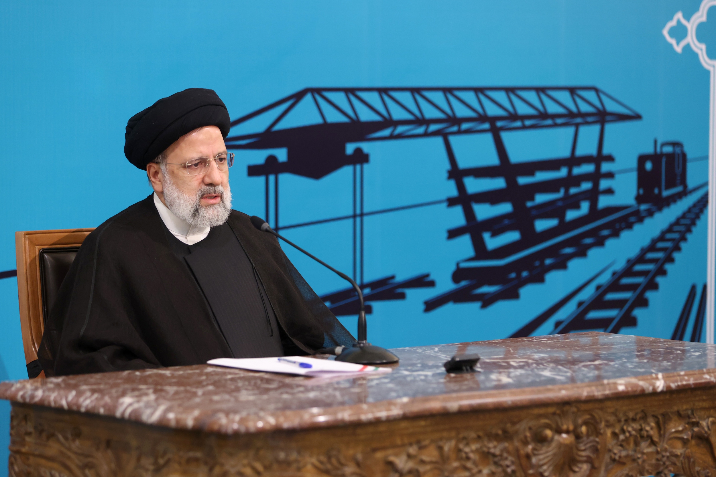 امضای سند احداث خط ریلی رشت-آستارا| رئیسی: مذاکرات اولیه این توافق، به حدود ۲۰ سال پیش بر میگردد+ فیلم امضای سند احداث خط ریلی رشت-آستارا| رئیسی: مذاکرات اولیه این توافق، به حدود ۲۰ سال پیش بر میگردد+ فیلم