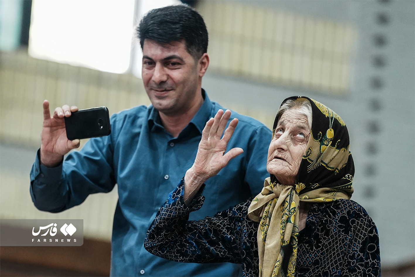 حمایت جذاب مادربزرگ کشتی دوست + عکس حمایت جذاب مادربزرگ کشتی دوست + عکس