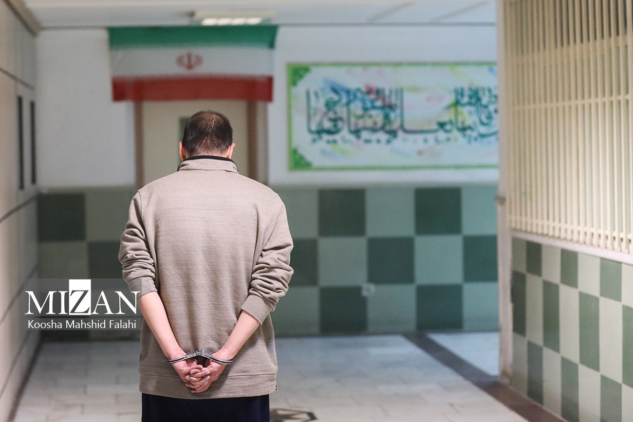 اولین تصاویر از شهروز سخنوری معروف به «الکس» ساعاتی پیش از اعدام اولین تصاویر از شهروز سخنوری معروف به «الکس» ساعاتی پیش از اعدام