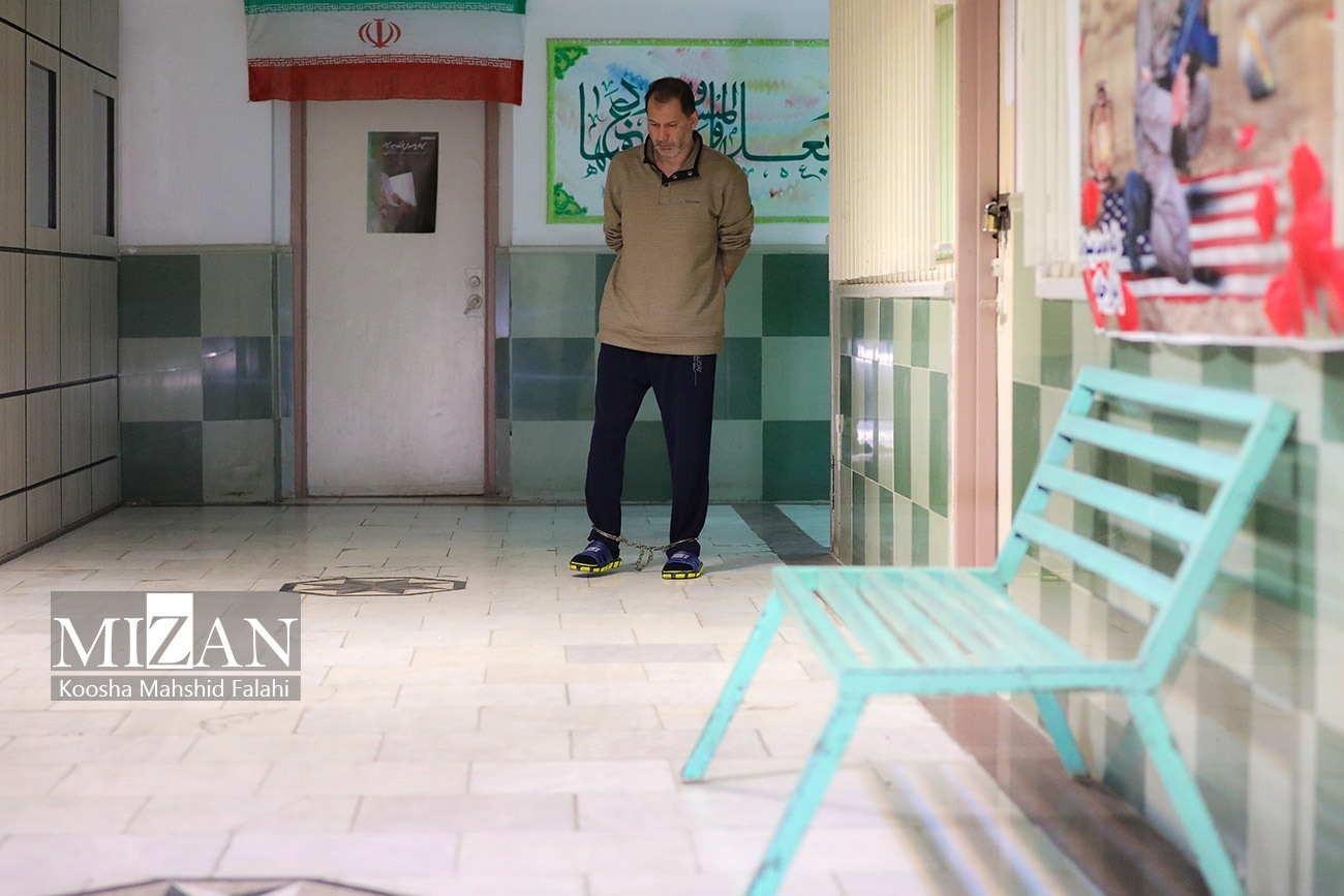 اولین تصاویر از شهروز سخنوری معروف به «الکس» ساعاتی پیش از اعدام اولین تصاویر از شهروز سخنوری معروف به «الکس» ساعاتی پیش از اعدام