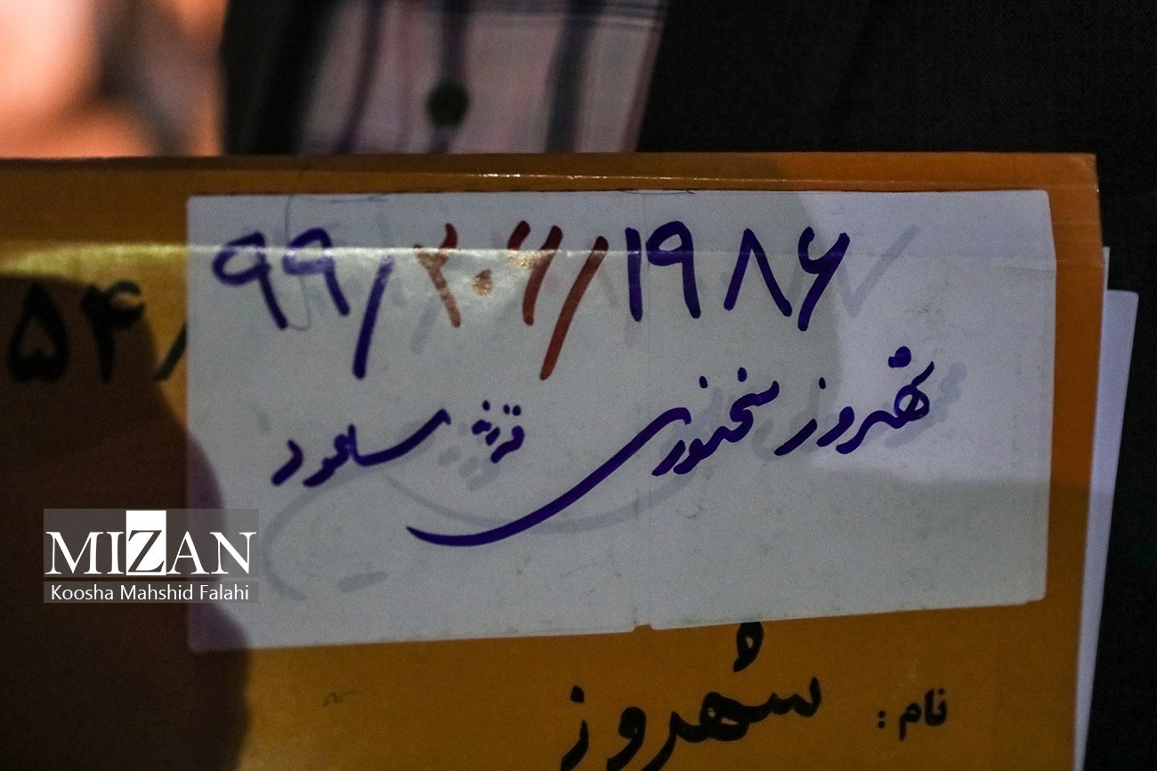 اولین تصاویر از شهروز سخنوری معروف به «الکس» ساعاتی پیش از اعدام اولین تصاویر از شهروز سخنوری معروف به «الکس» ساعاتی پیش از اعدام