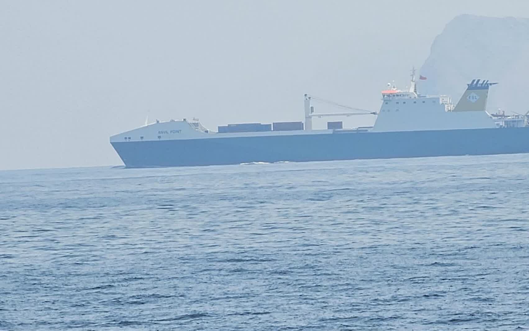 انتشار تصاویر رصد ناو آمریکایی همیلتون توسط سپاه انتشار تصاویر رصد ناو آمریکایی همیلتون توسط سپاه