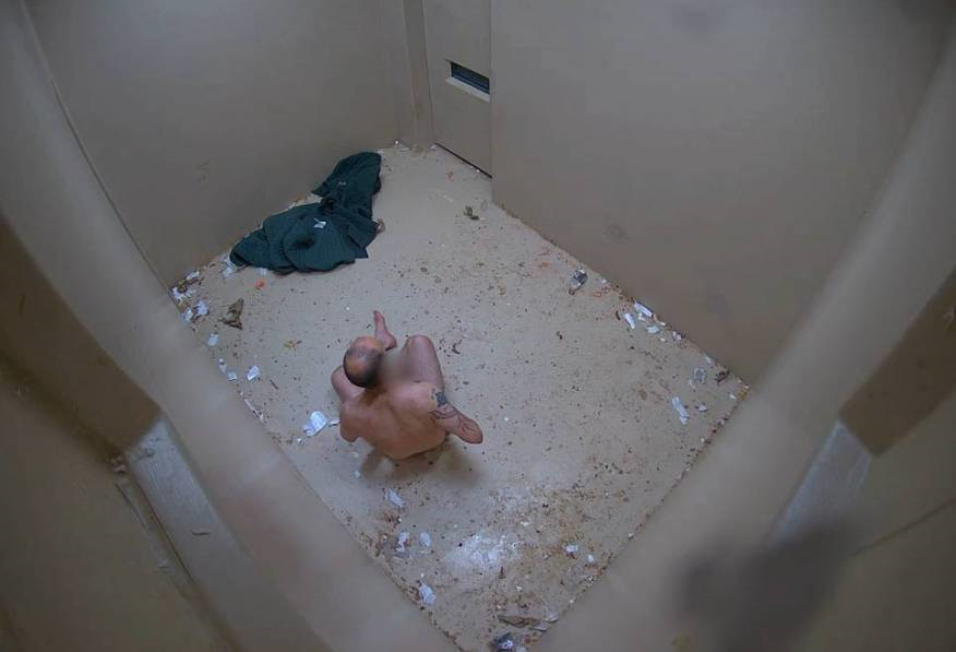 زندانی آمریکایی در زندان انفرادی جان داد + فیلم تصاویر زندانی آمریکایی در زندان انفرادی جان داد + فیلم تصاویر