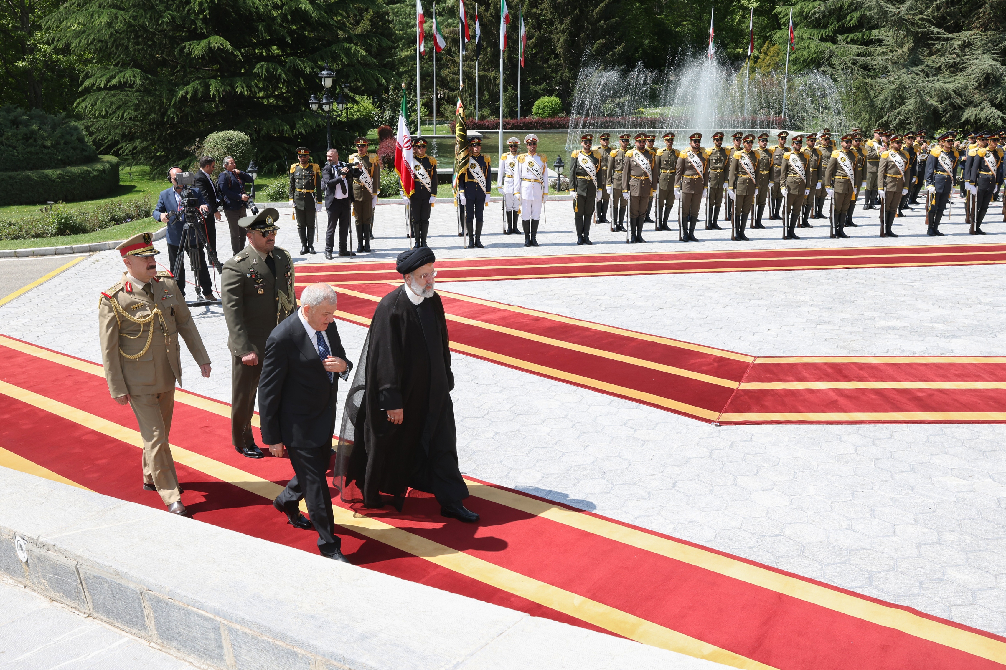 استقبال رسمی رئیسی از رئیسجمهور عراق+ عکس و فیلم استقبال رسمی رئیسی از رئیسجمهور عراق+ عکس و فیلم