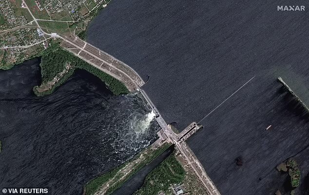 انفجار سد «کاخوفکا» در خرسون اوکراین + عکس و فیلم انفجار سد «کاخوفکا» در خرسون اوکراین + عکس و فیلم