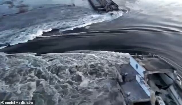 انفجار سد «کاخوفکا» در خرسون اوکراین + عکس و فیلم انفجار سد «کاخوفکا» در خرسون اوکراین + عکس و فیلم