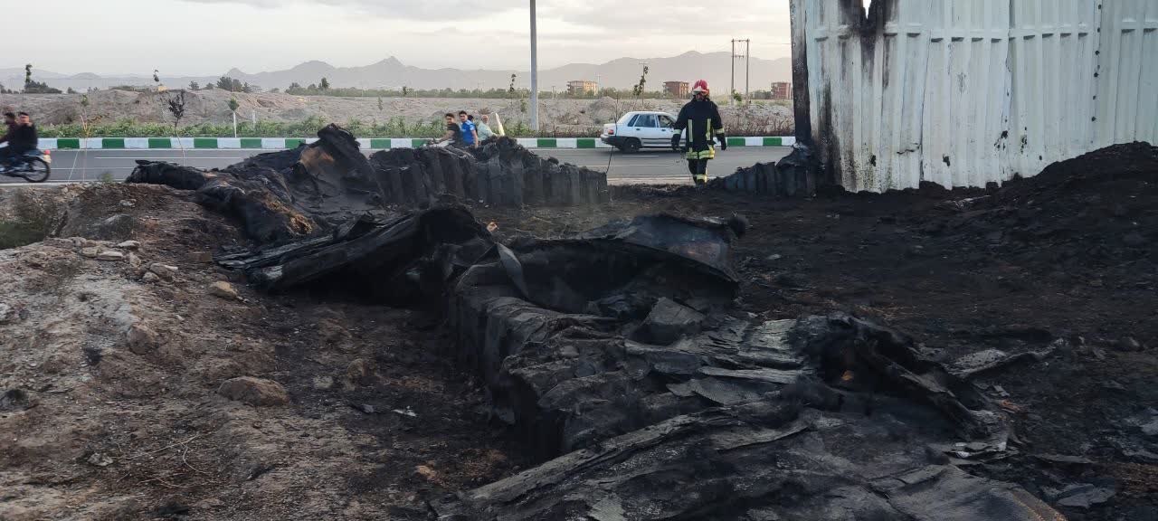 آتش سوزی در شهرک شیرین مشهد مهار شد آتش سوزی در شهرک شیرین مشهد مهار شد