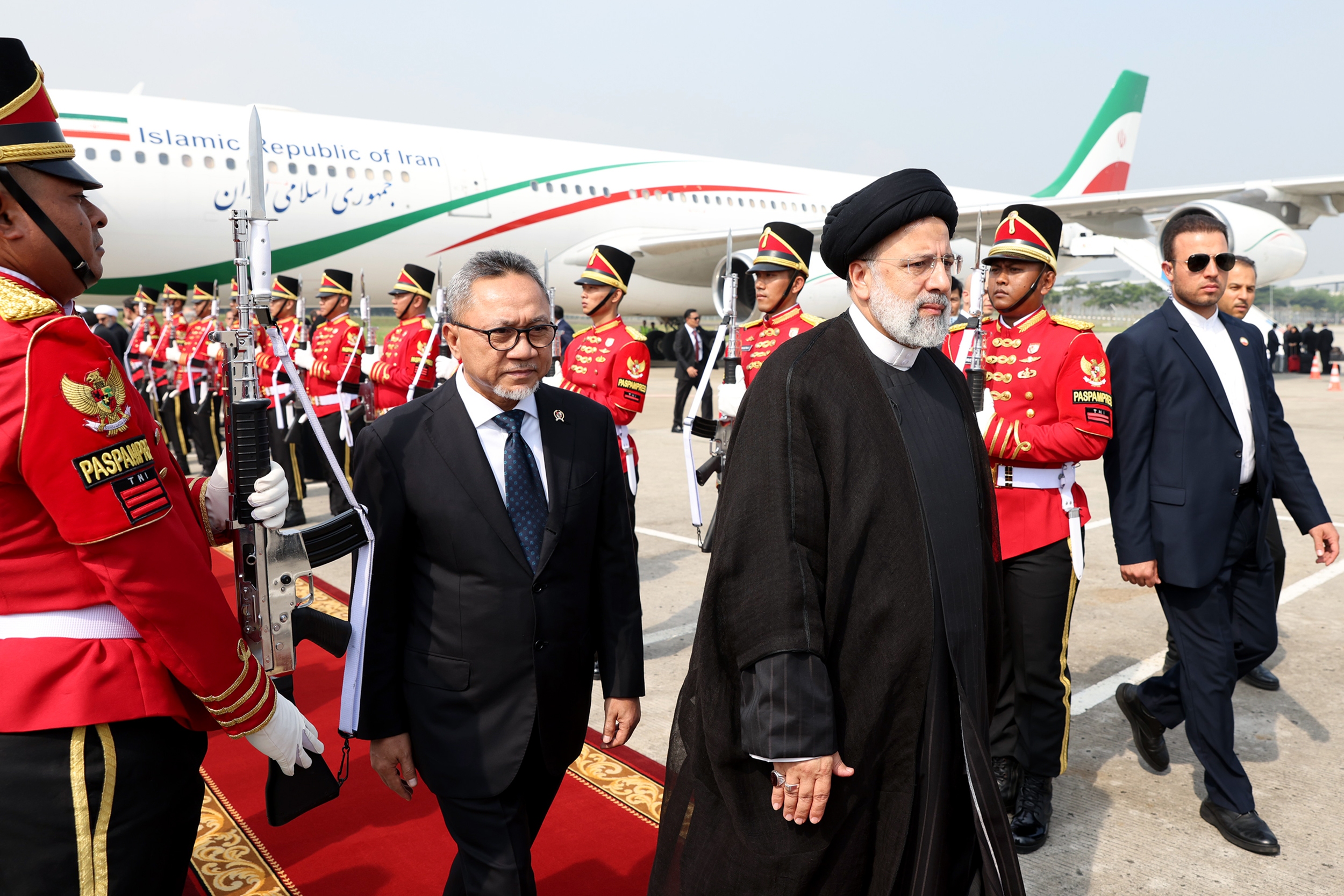 رئیسی وارد جاکارتا شد+ عکس و جزئیات