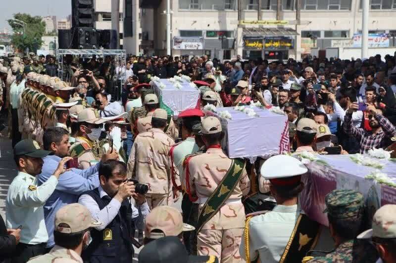 آغاز مراسم تشییع پیکر ۳ شهید خراسانی مرزبانی سراوان در میدان شهدای مشهد + فیلم و تصاویر آغاز مراسم تشییع پیکر ۳ شهید خراسانی مرزبانی سراوان در میدان شهدای مشهد + فیلم و تصاویر