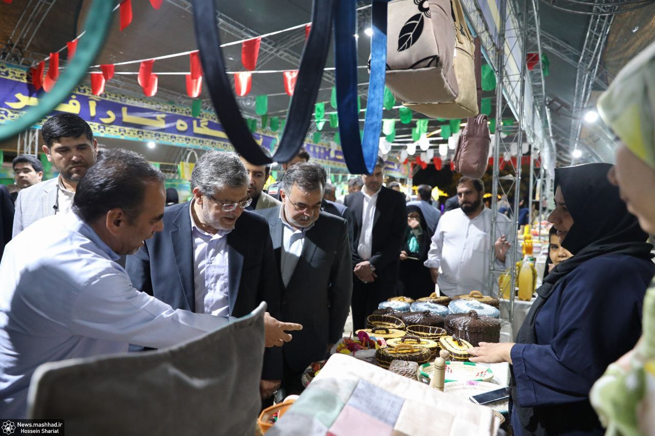 بازدید شهردار مشهد مقدس از جشنواره‌های ریحان شهر و نسیم کرامت در بوستان‌های ریحانه و بهار + تصاویر