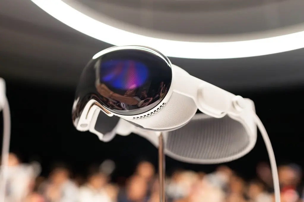 اپل احتمالا یک نسخه ارزانتر از هدست ویژن پرو عرضه خواهد کرد اپل احتمالا یک نسخه ارزانتر از هدست ویژن پرو عرضه خواهد کرد