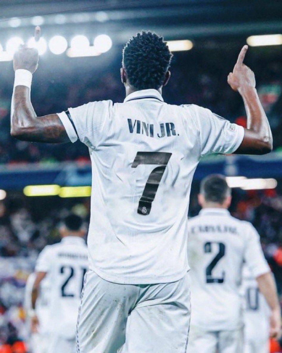 پیراهن رونالدو به وینیسیوس رسید + عکس پیراهن رونالدو به وینیسیوس رسید + عکس