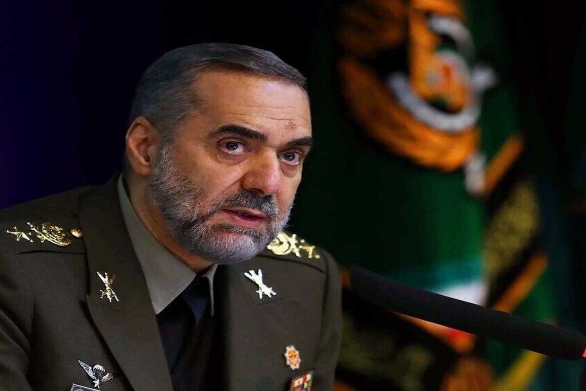 وزیر دفاع گفت: ناوشکن دنا با مأموریت اخیر خود نشان داد قابلیت‌های بسیار بالایی در انجام عملیات سطحی، زیرسطحی، هوایی، گشت دریایی و انعطاف پذیری فوق‌العاده در شرایط دریایی سخت دارد.