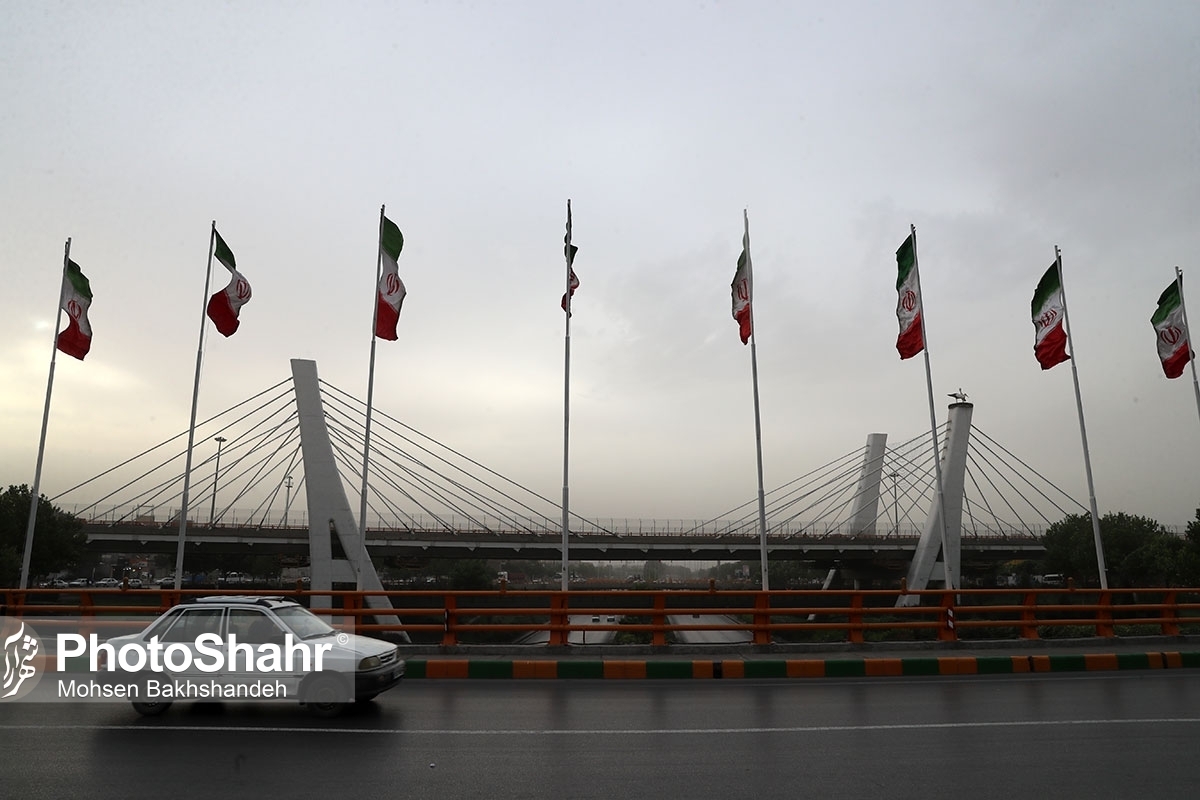 کارشناس مرکز پیش‌بینی هواشناسی خراسان رضوی ضمن اشاره به وزش باد شدید در مناطق بادخیز استان، گفت: امروز بعدازظهر و اوایل شب برای مناطقی از استان از جمله دامنه‌های بینالود رگبار پراکنده باران و رعد و برق و احتمال بارش تگرگ پیش‌بینی می‌شود.