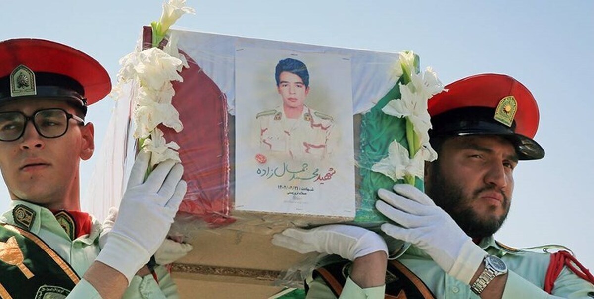 پیکر پاک شهید محمد جمال زاده از شهدای مرزبان حادثه تروریستی سراوان، روز چهارشنبه در شهر چناران تشییع و به خاک سپرده شد.