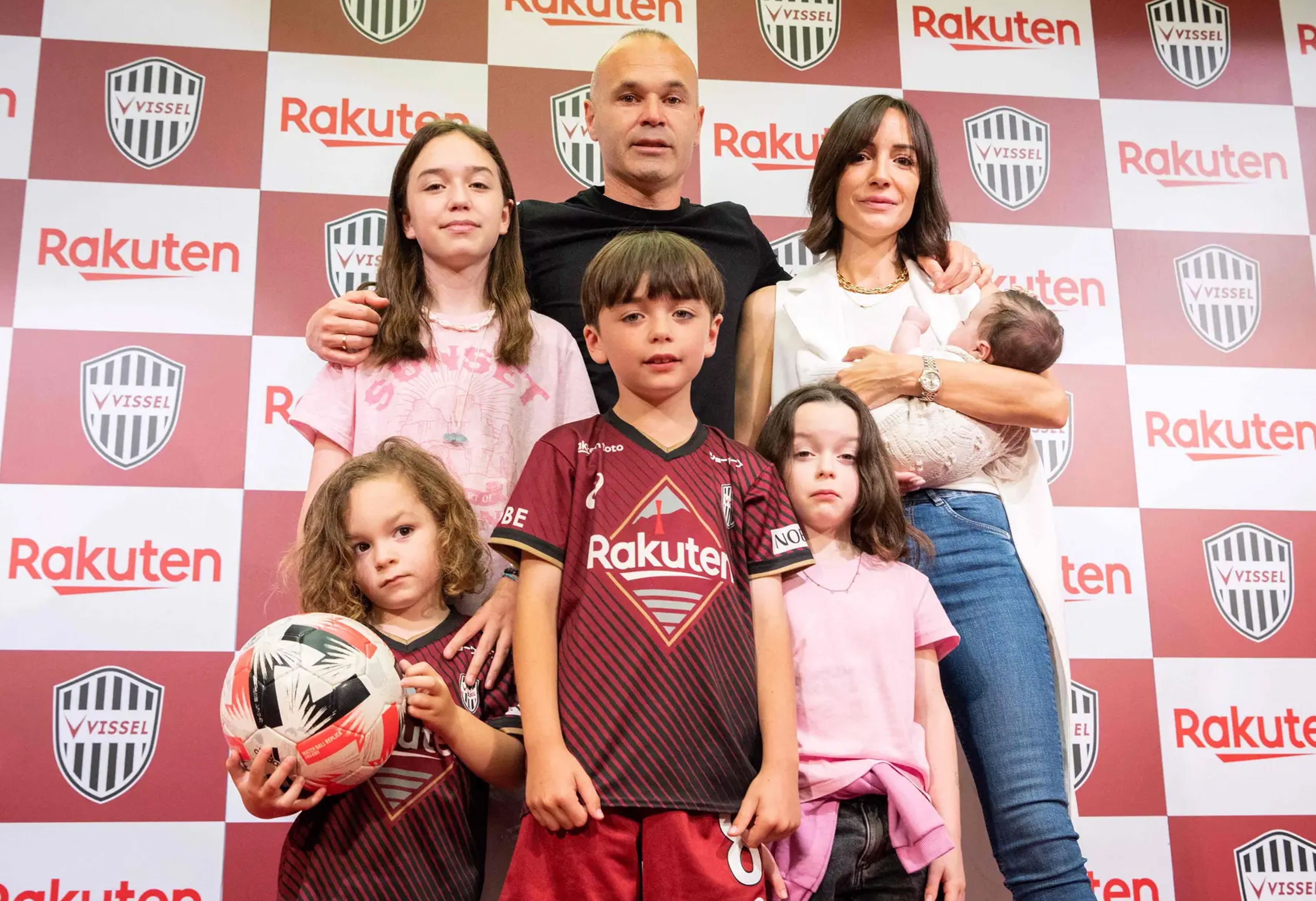 وداع احساسی اینیستا با کوبه + عکس وداع احساسی اینیستا با کوبه + عکس