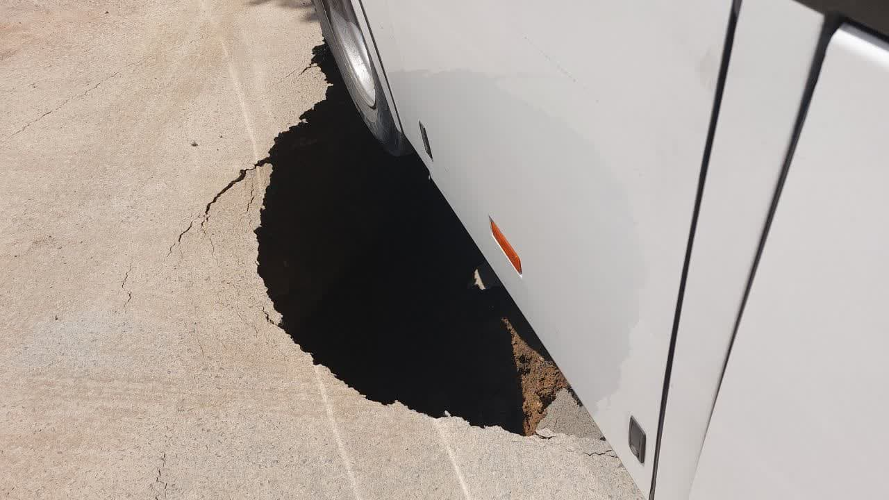 نشست زمین در چهارراه نظر شهر اصفهان + فیلم و عکس نشست زمین در چهارراه نظر شهر اصفهان + فیلم و عکس