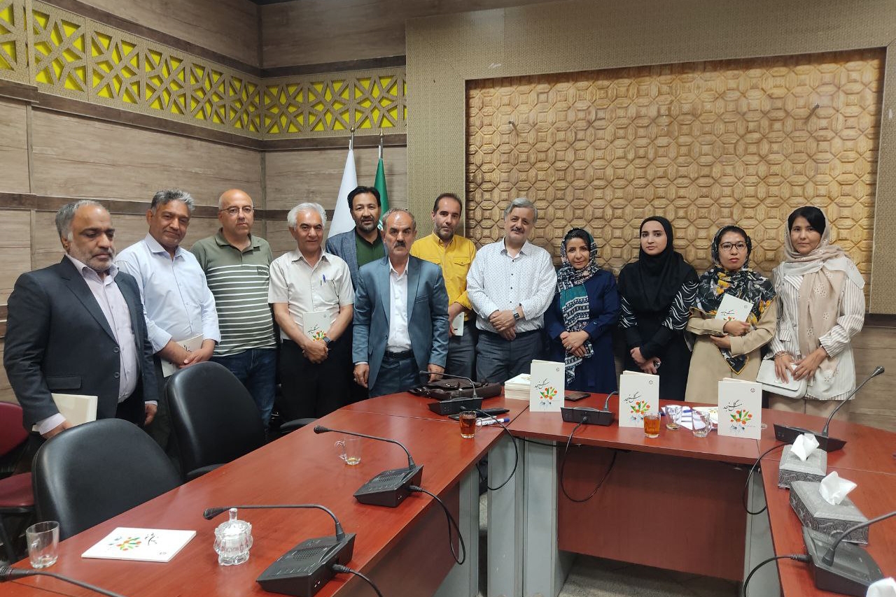 نشست نقد کتاب «گل سنجد» اثر شاعر افغانستانی در مشهد برگزار شد نشست نقد کتاب «گل سنجد» اثر شاعر افغانستانی در مشهد برگزار شد