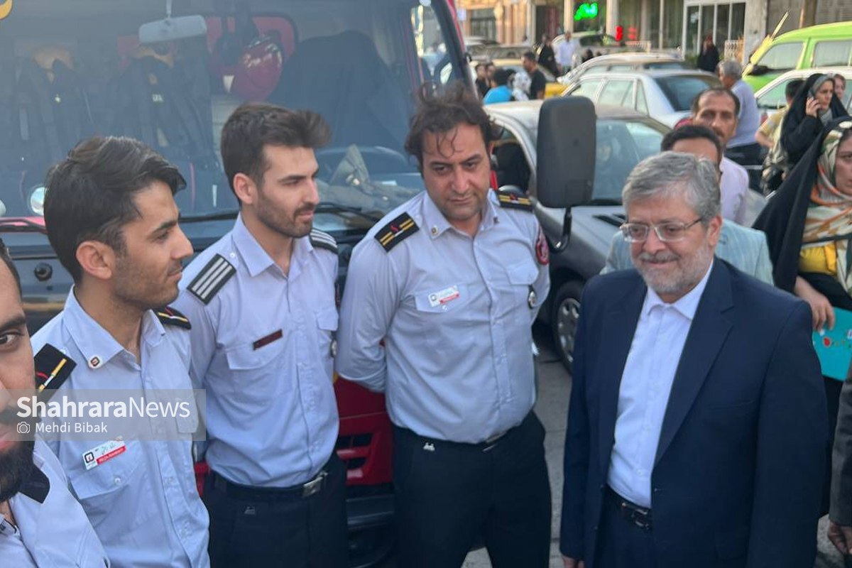 آغاز جشن بزرگ خانوادگی امام رضاییها در مشهد | شادمانی زائران و مجاوران در شب میلاد امام مهربانیها آغاز جشن بزرگ خانوادگی امام رضاییها در مشهد | شادمانی زائران و مجاوران در شب میلاد امام مهربانیها