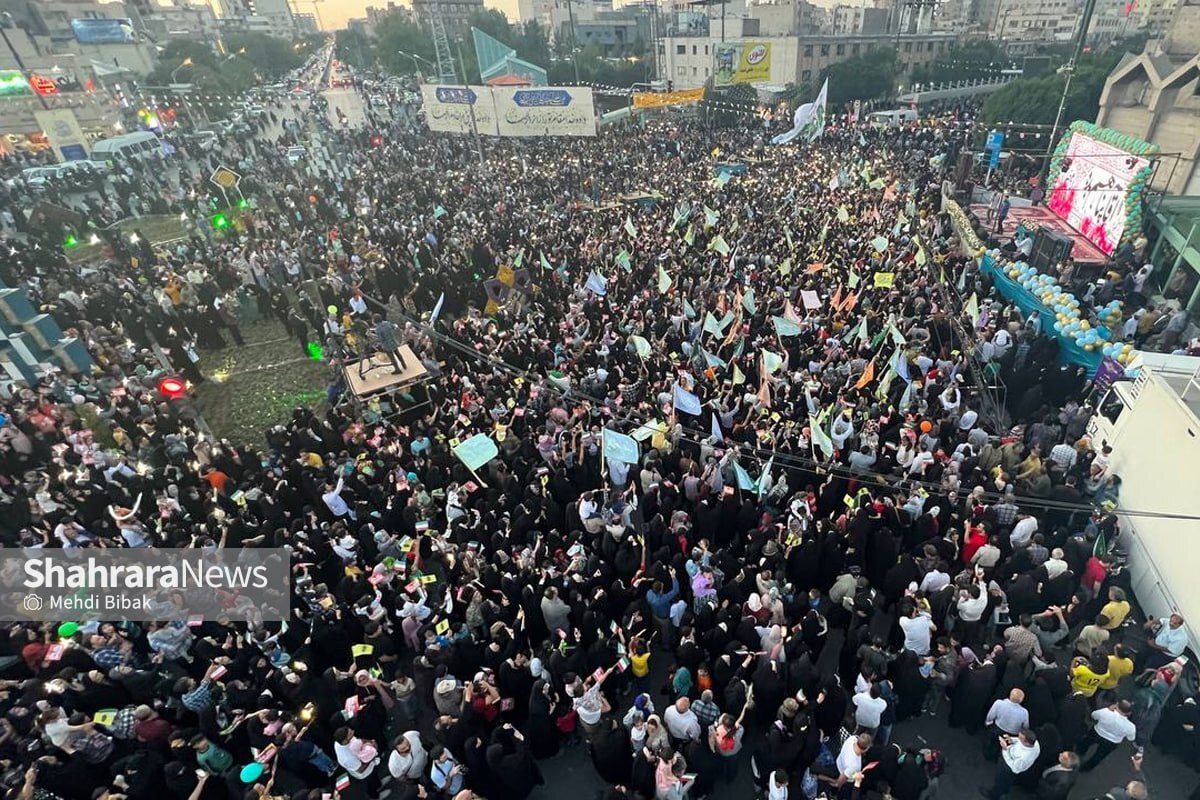 جشن ۲.۵ کیلومتری مشهدی‌ها در سالروز ولادت امام مهربانی‌ها | «خوشا ملکی که سلطانش تو باشی» + فیلم و تصاویر