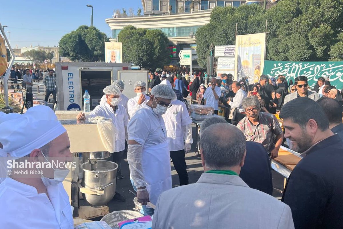 جشن ۲.۵ کیلومتری مشهدی‌ها در سالروز ولادت امام مهربانی‌ها | «خوشا ملکی که سلطانش تو باشی» + فیلم و تصاویر