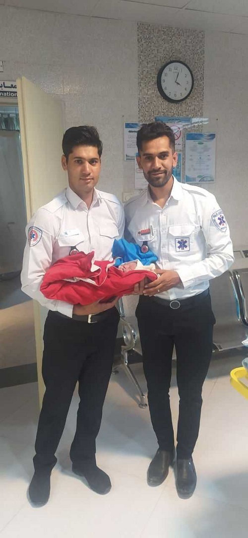 تولد نوزاد عجول مشهدی در اورژانس پیش بیمارستانی + عکس تولد نوزاد عجول مشهدی در اورژانس پیش بیمارستانی + عکس