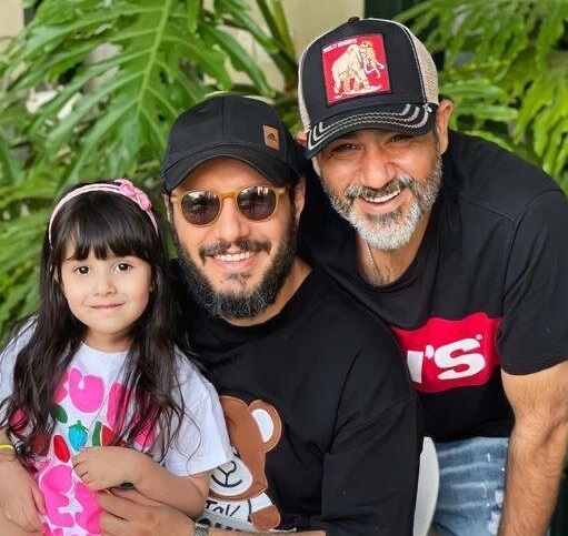 جواد عزتی و مهران غفوریان در پشت صحنه سریال «زخم کاری ۲» جواد عزتی و مهران غفوریان در پشت صحنه سریال «زخم کاری ۲»